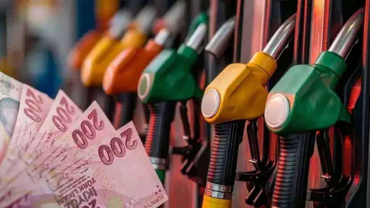 Sürücülere son dakika müjdesi! Bu gece akaryakıta gelecek olan çifte zam iptal mi edildi? İşte arka plandaki ÖTV detayı 3